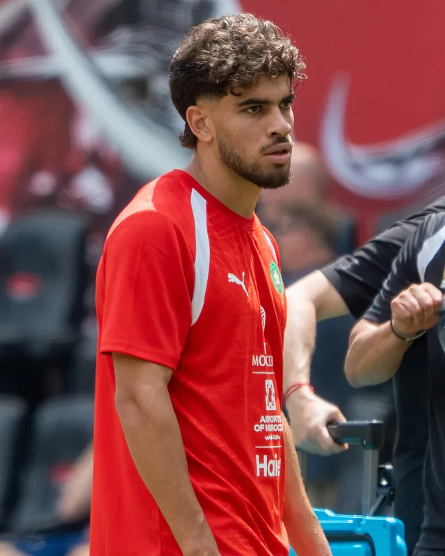 Abdessamad Ezzalzouli in Morocco training clothing before a match